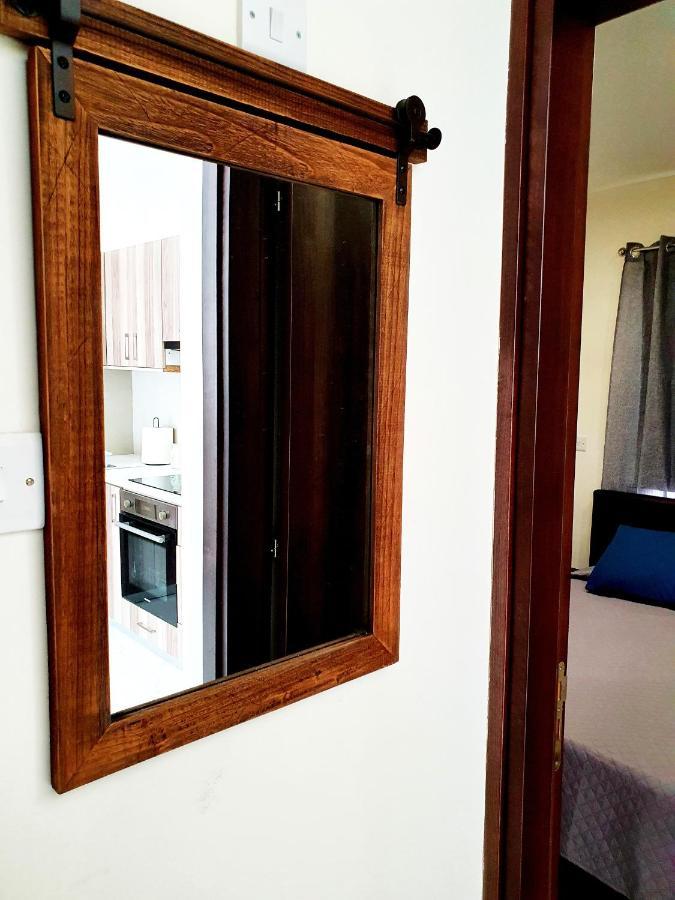 Paphos 2 Bedroom Cozy Apartment Near Tourist Area, 200M From Sea מראה חיצוני תמונה