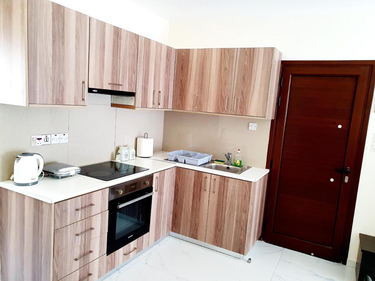 Paphos 2 Bedroom Cozy Apartment Near Tourist Area, 200M From Sea מראה חיצוני תמונה