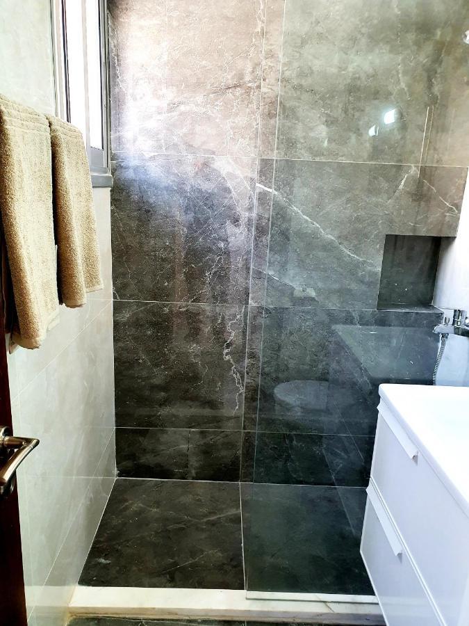 Paphos 2 Bedroom Cozy Apartment Near Tourist Area, 200M From Sea מראה חיצוני תמונה