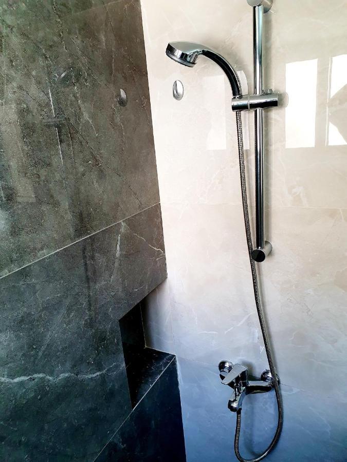 Paphos 2 Bedroom Cozy Apartment Near Tourist Area, 200M From Sea מראה חיצוני תמונה