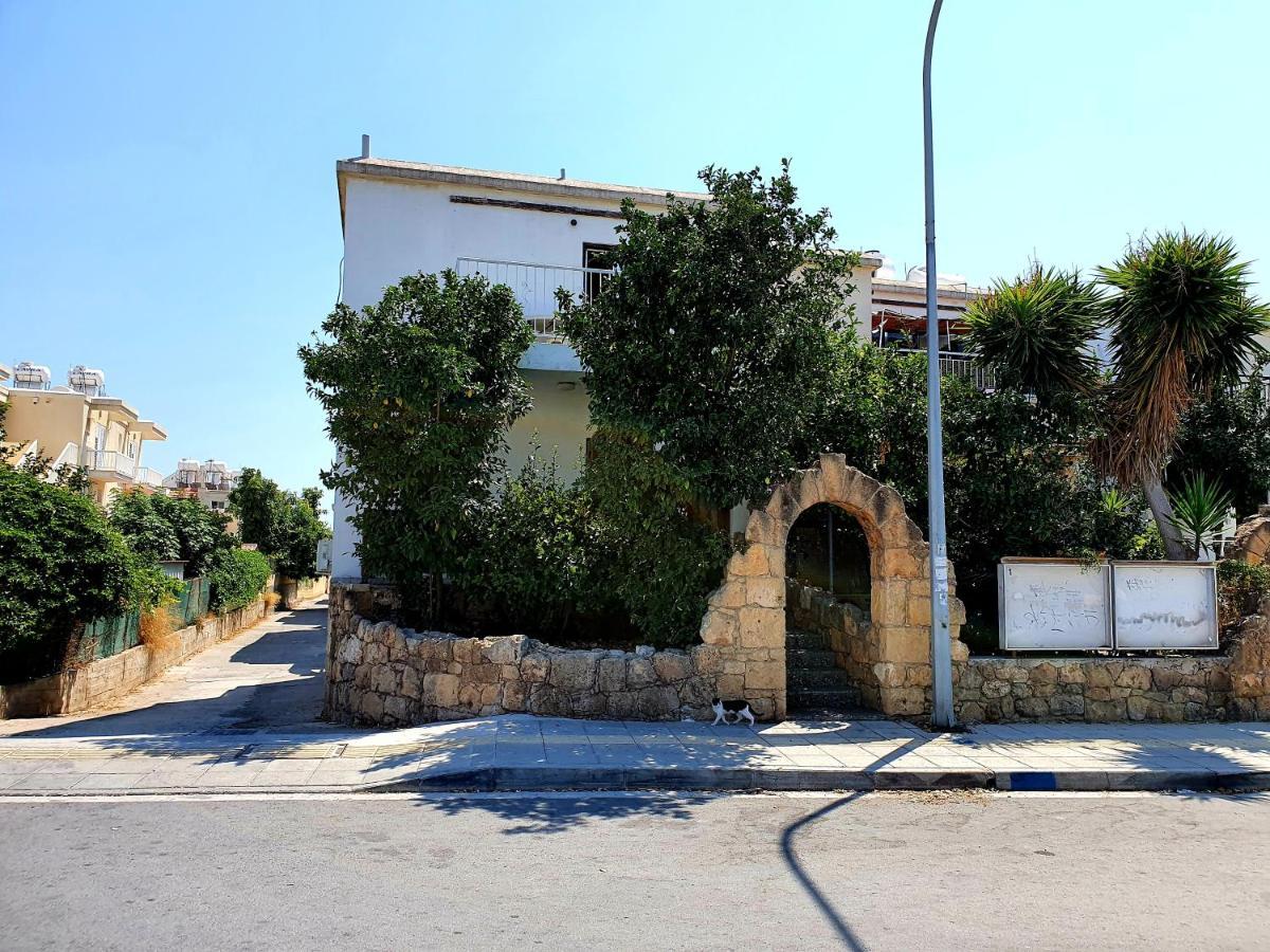Paphos 2 Bedroom Cozy Apartment Near Tourist Area, 200M From Sea מראה חיצוני תמונה